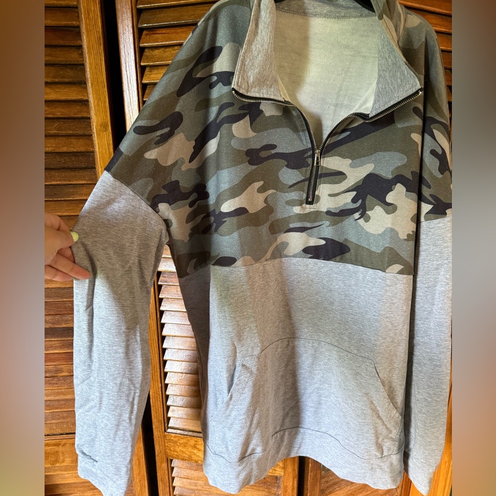Women’s Camo Half-Zip Light Pullover